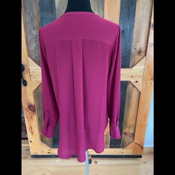 Violet & Claire long sleeved v neck button front fuschia blouse, size S - Picture 5 of 6